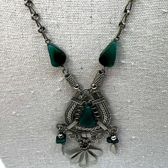 Vintage Tribal Silver Tone Necklace With Green Stone Inlay & Dangling Charms. M - Picture 1 of 10
